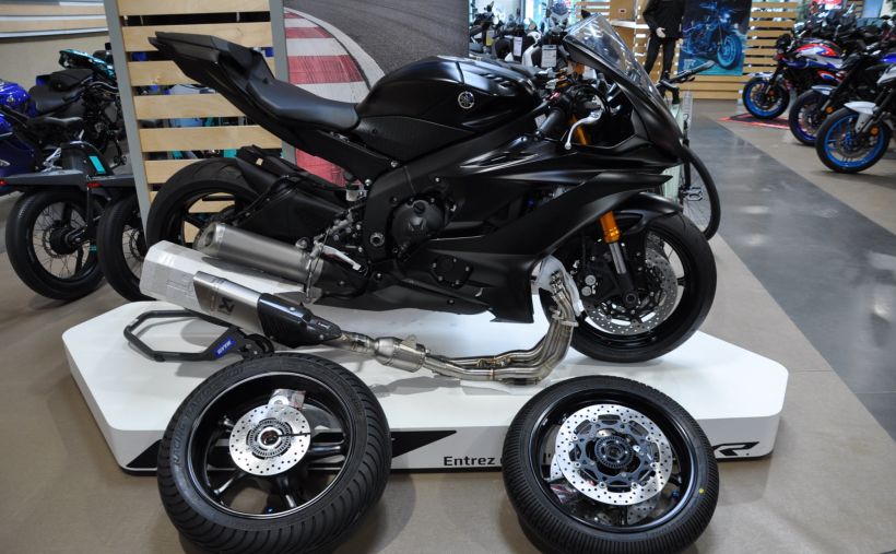 YAMAHA YZF-R6 RACE 1