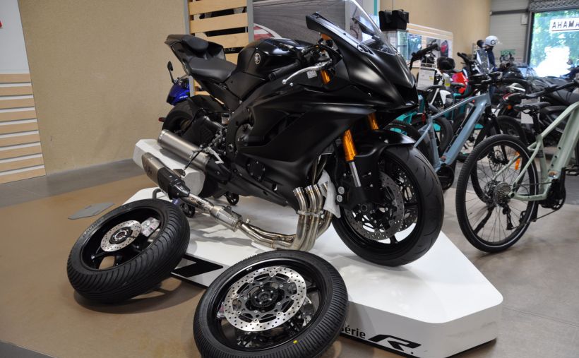 YAMAHA YZF-R6 RACE 2