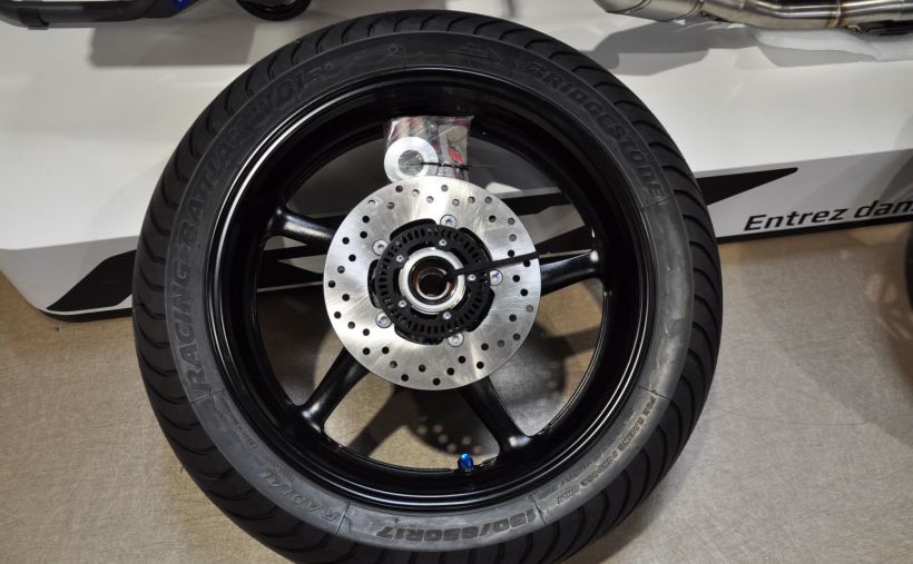 YAMAHA YZF-R6 RACE 4