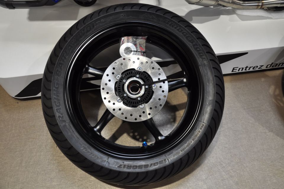 YAMAHA YZF-R6 RACE 4