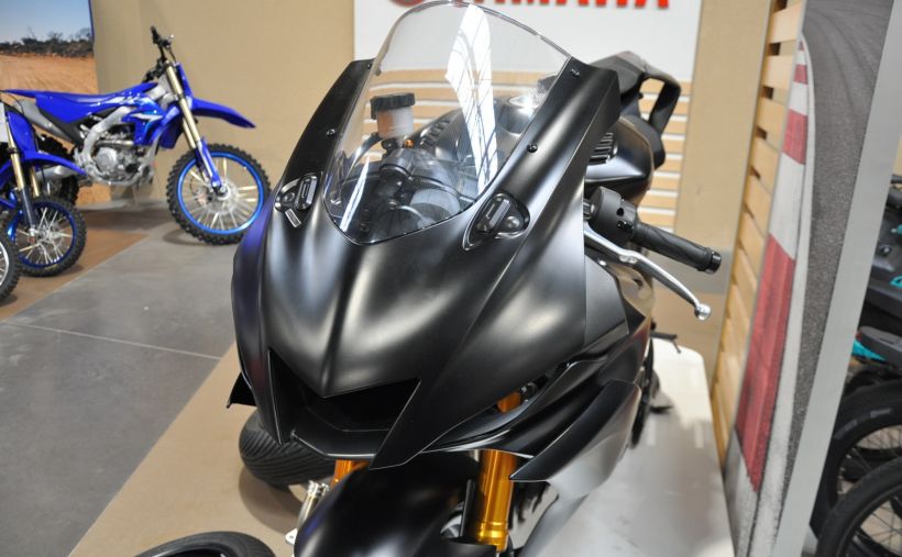 YAMAHA YZF-R6 RACE 6