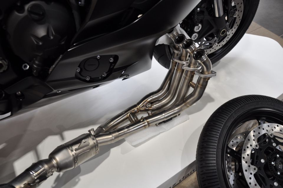 YAMAHA YZF-R6 RACE 10