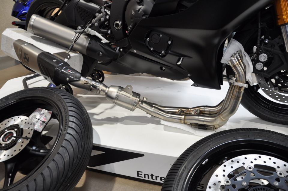 YAMAHA YZF-R6 RACE 15