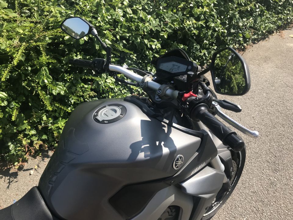 YAMAHA MT-09 16