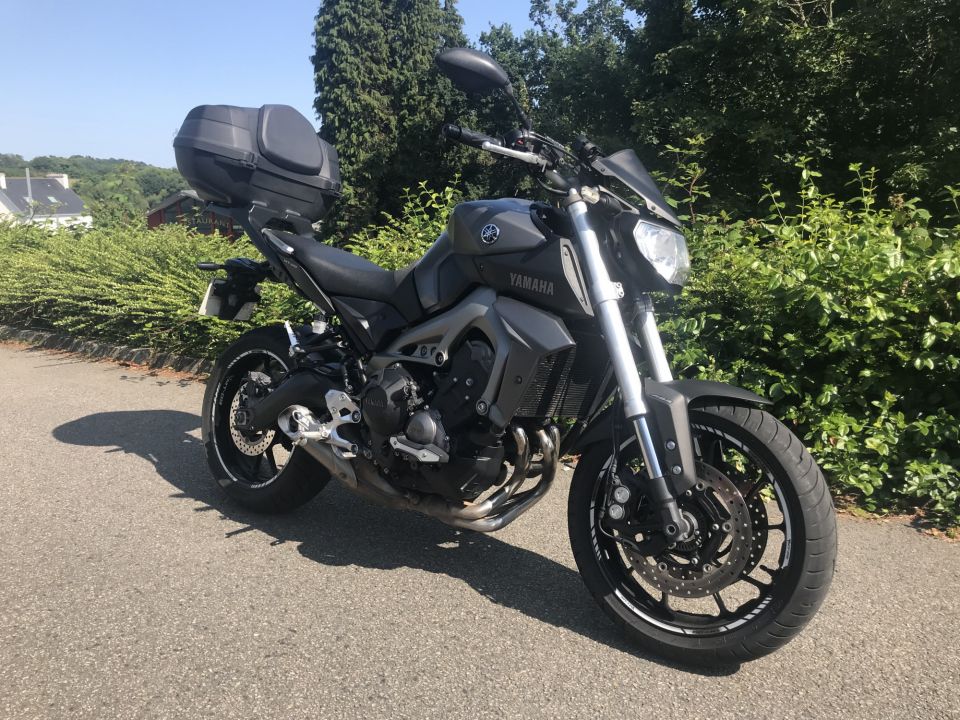 YAMAHA MT-09 0
