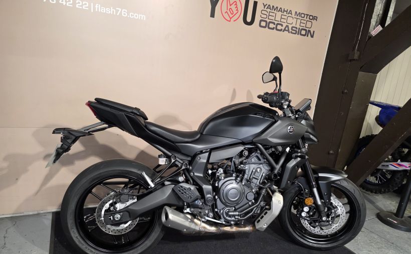 YAMAHA MT-07 3
