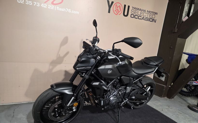 YAMAHA MT-07 4