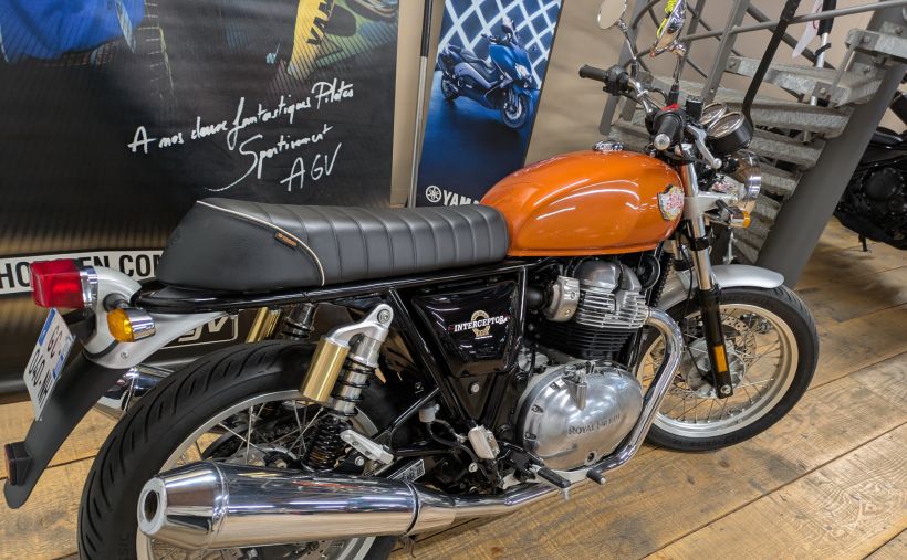 ROYAL ENFIELD INTERCEPTOR 10
