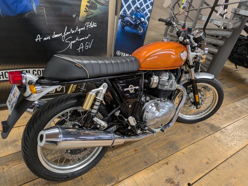 ROYAL ENFIELD INTERCEPTOR 10