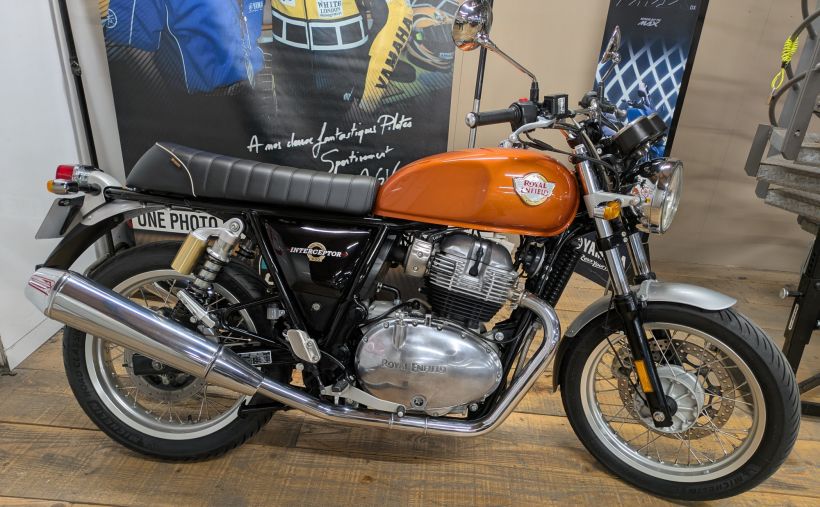 ROYAL ENFIELD INTERCEPTOR 40
