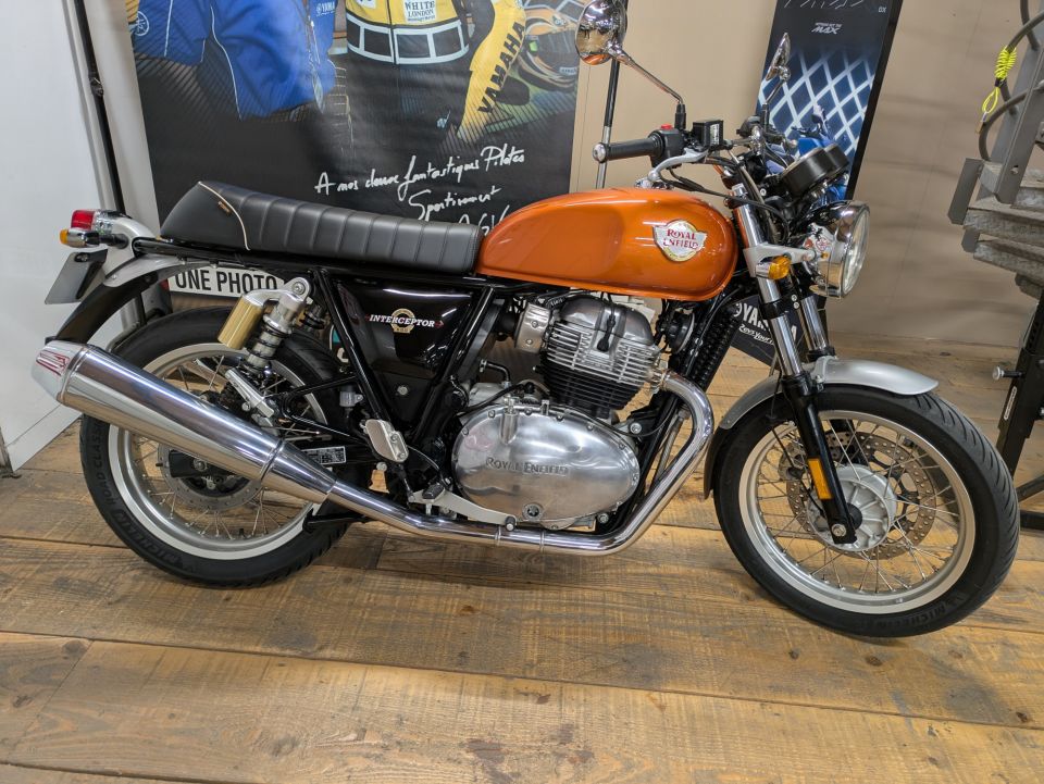 ROYAL ENFIELD INTERCEPTOR 40