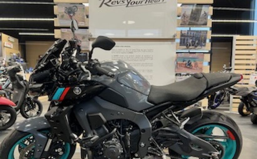 YAMAHA MT-10 2