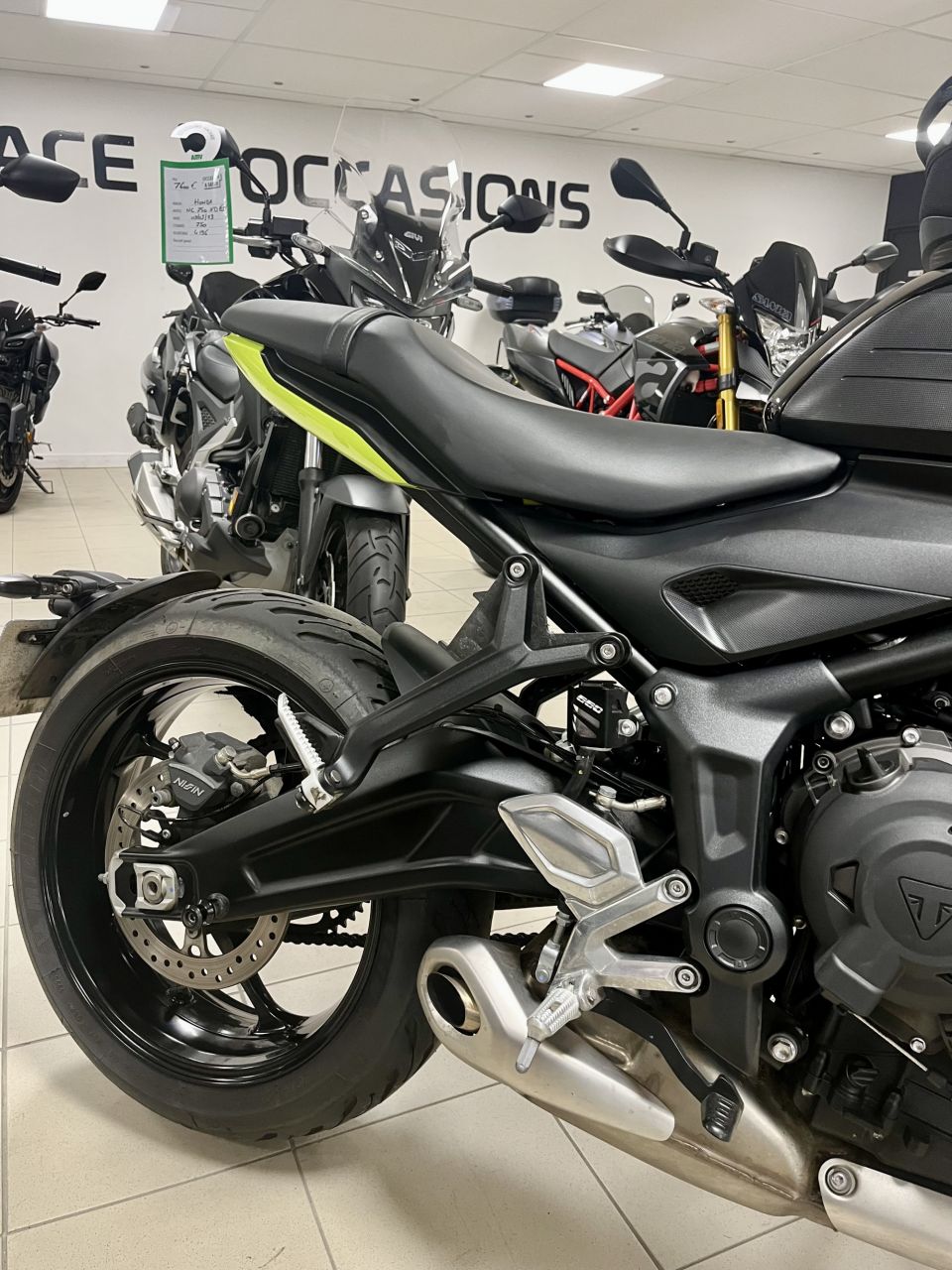 TRIUMPH TRIDENT 660 5