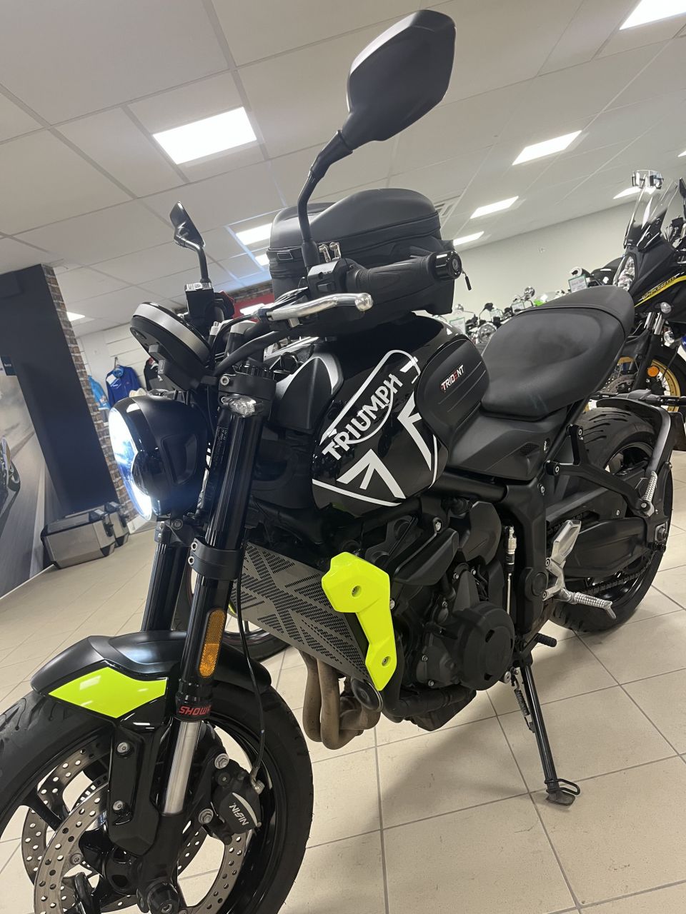 TRIUMPH TRIDENT 660 15