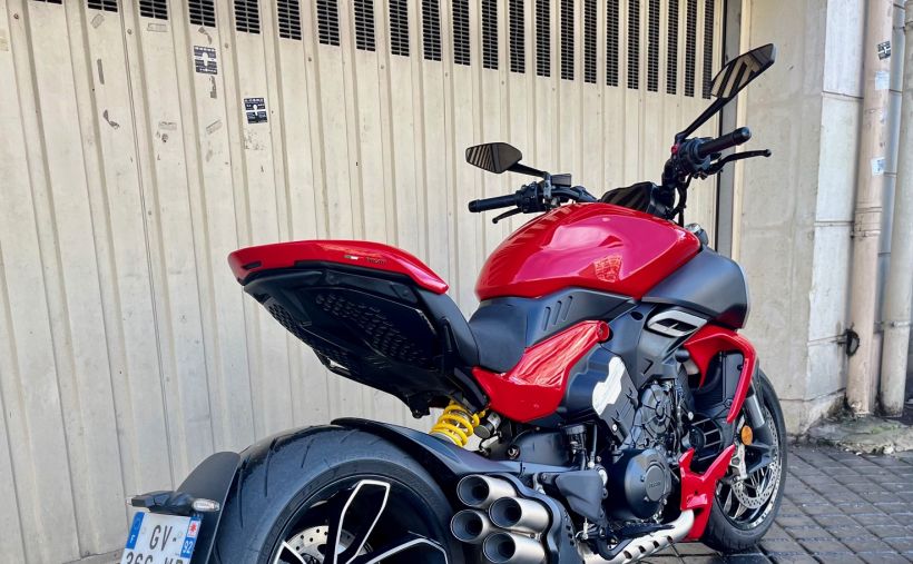 DUCATI DIAVEL V4 2