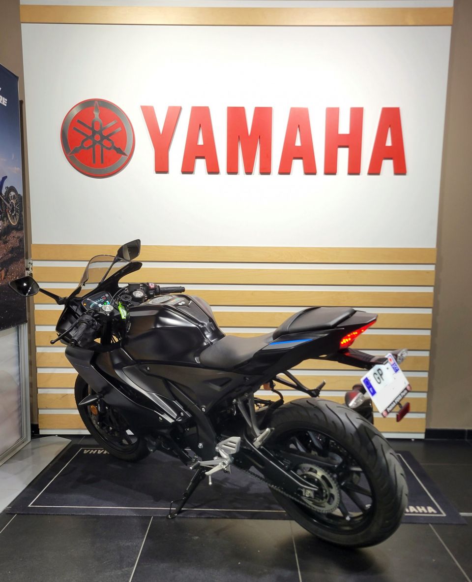 YAMAHA YZF-R 125 3
