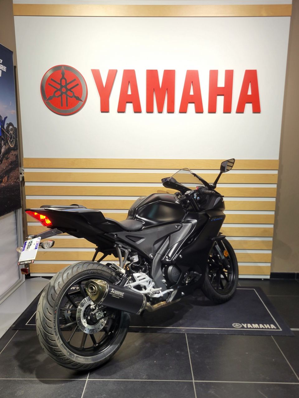 YAMAHA YZF-R 125 4