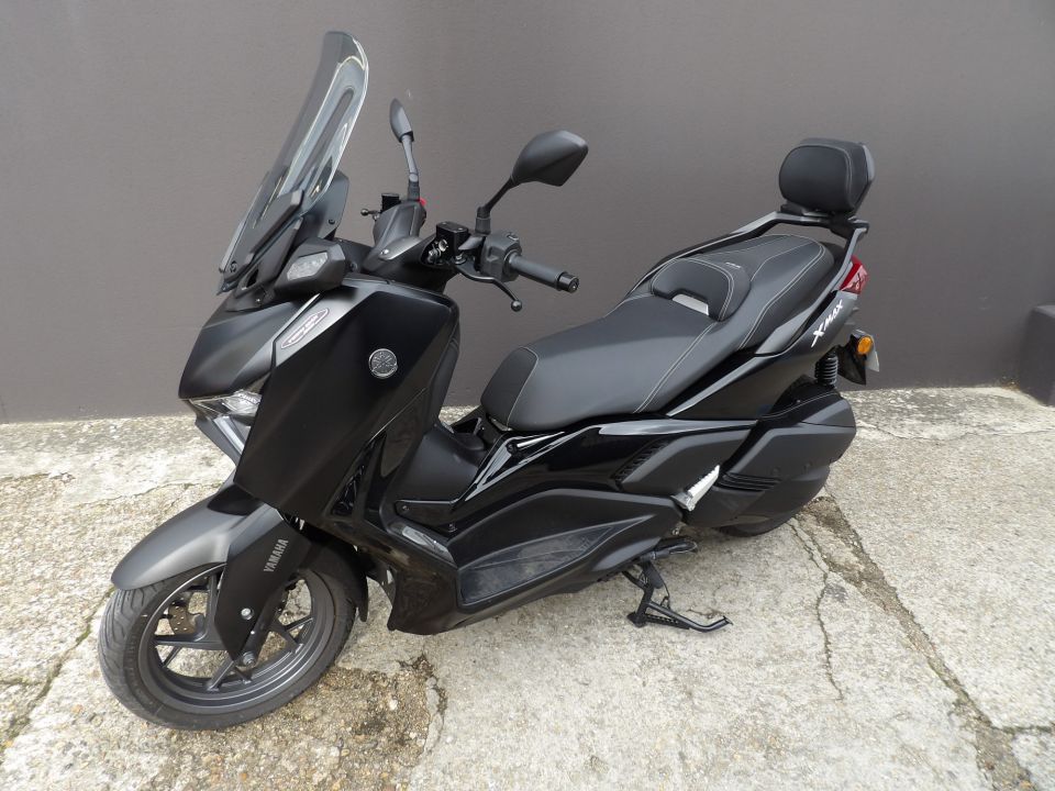 YAMAHA XMAX 300 Tech Max 4