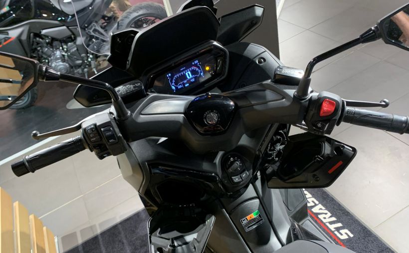 YAMAHA XMAX 125 1