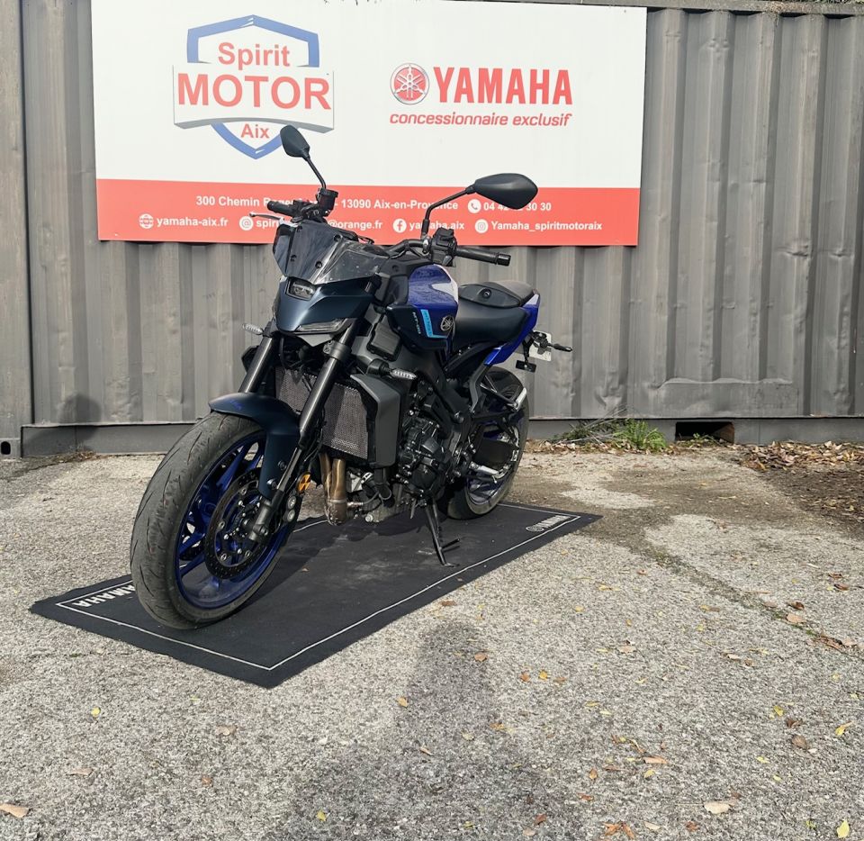 YAMAHA MT-09  Y-AMT 0