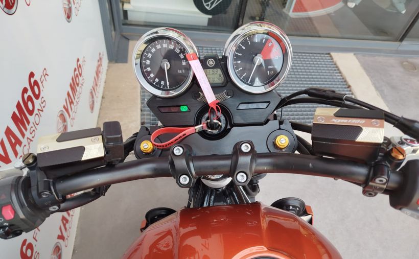 YAMAHA XJR 1300 11