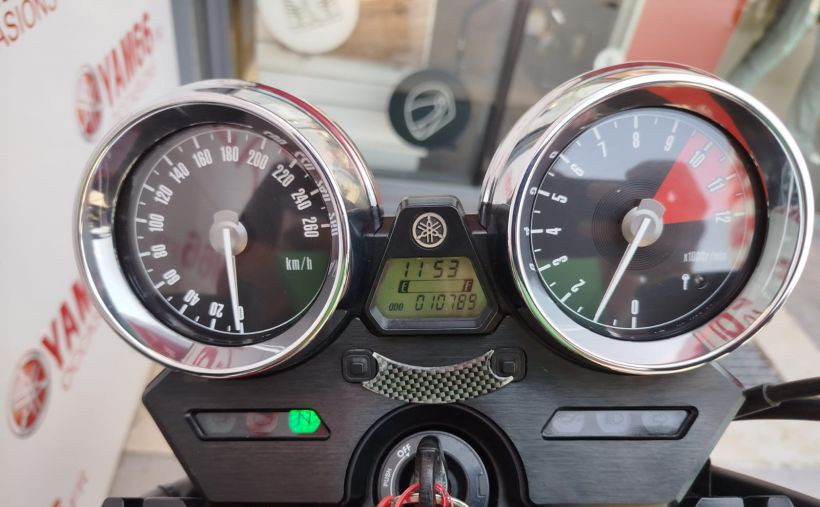 YAMAHA XJR 1300 13