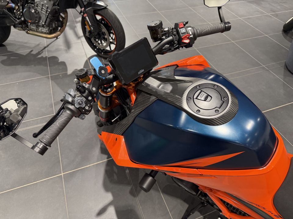 KTM 1290 SUPER DUKE R 10