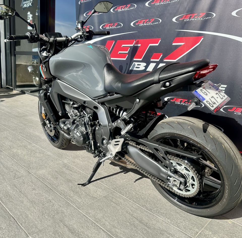 YAMAHA MT-09 5