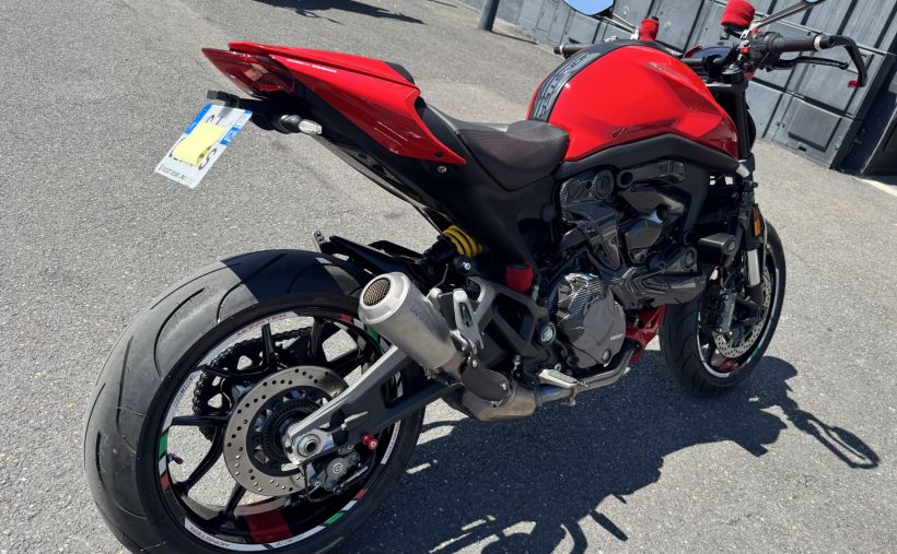 DUCATI MONSTER 937 1