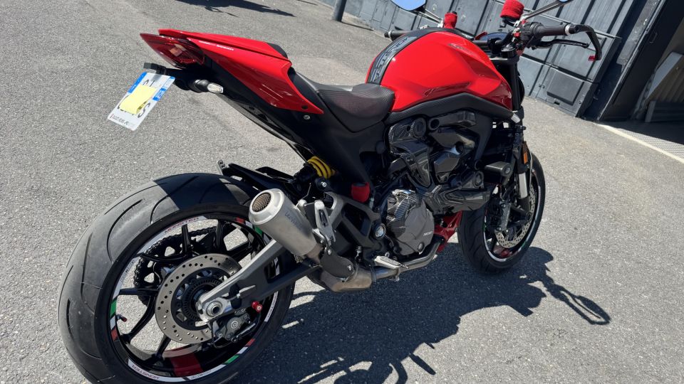 DUCATI MONSTER 937 7