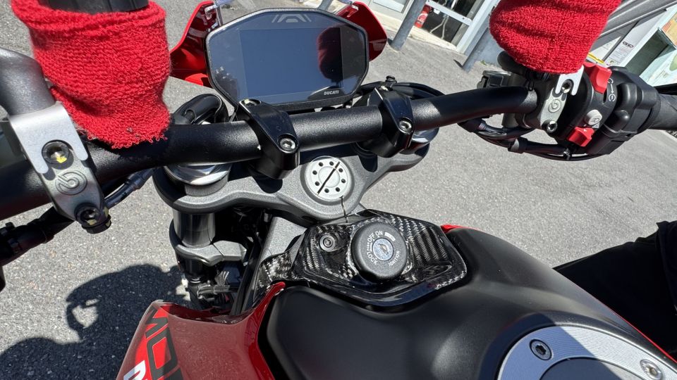 DUCATI MONSTER 937 35