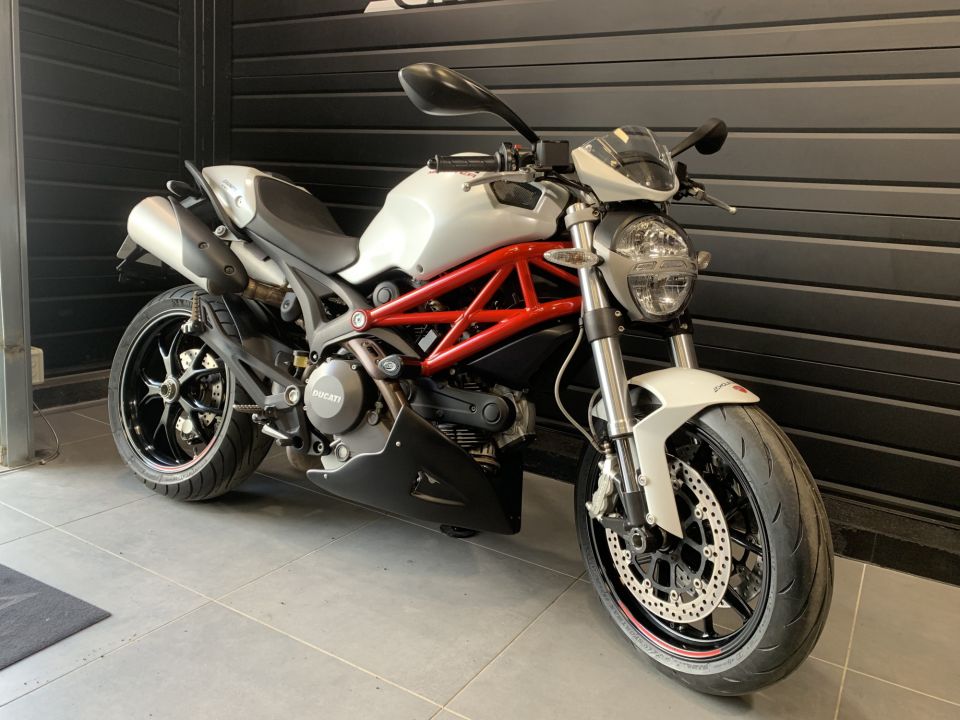 DUCATI MONSTER 796 8