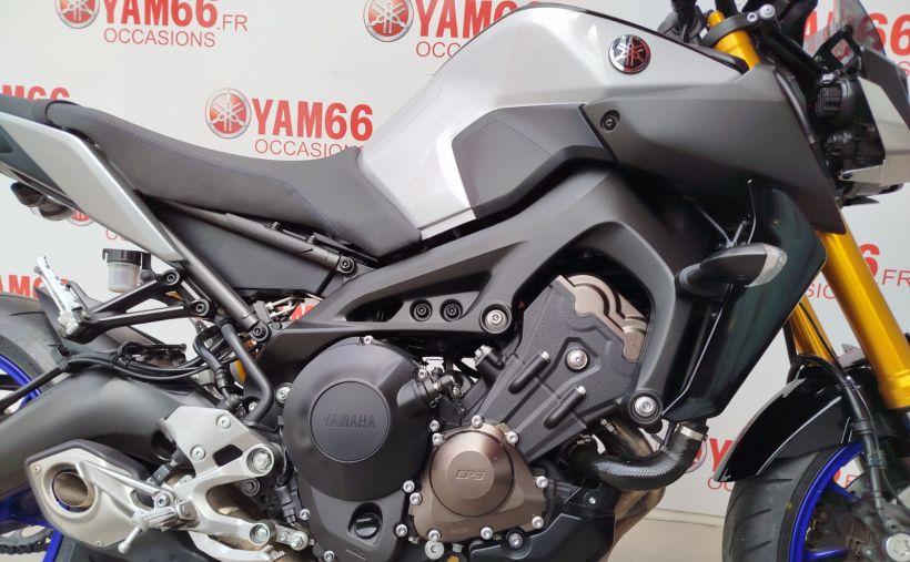 YAMAHA MT-09 SP 7