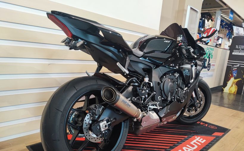 YAMAHA YZF 1000 R1 1