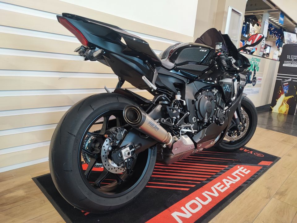 YAMAHA YZF 1000 R1 1