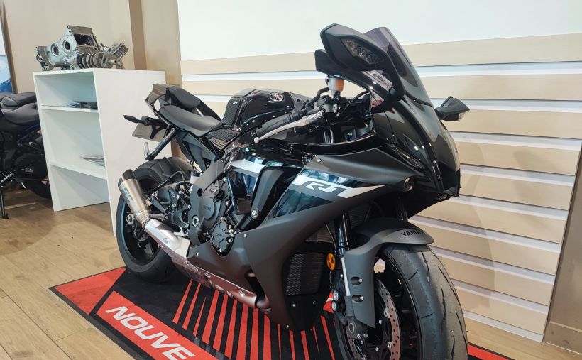 YAMAHA YZF 1000 R1 2