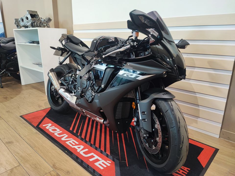 YAMAHA YZF 1000 R1 2