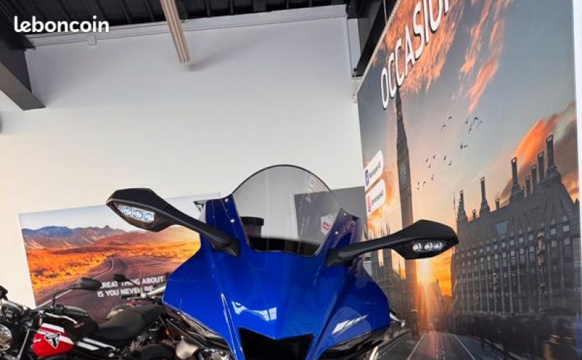 YAMAHA YZF 1000 R1 4