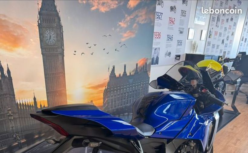 YAMAHA YZF 1000 R1 6
