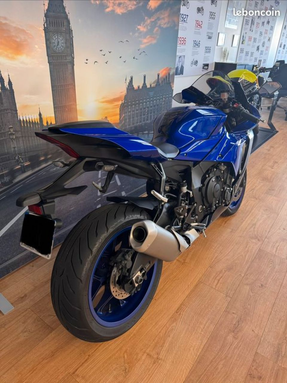 YAMAHA YZF 1000 R1 6