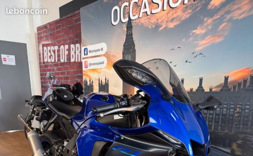 YAMAHA YZF 1000 R1 8