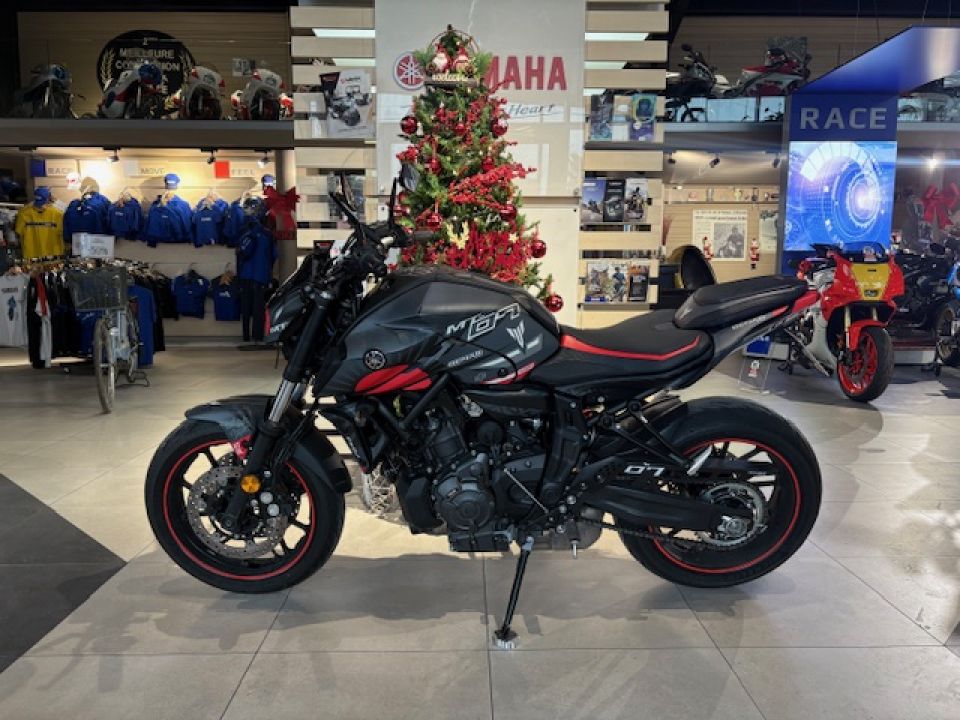 YAMAHA MT-07 35KW 90€/MOIS* 1ERE MAIN FAIBLE KM +2500€ D'EQUIPEMENT GTIE 12 MOIS 4