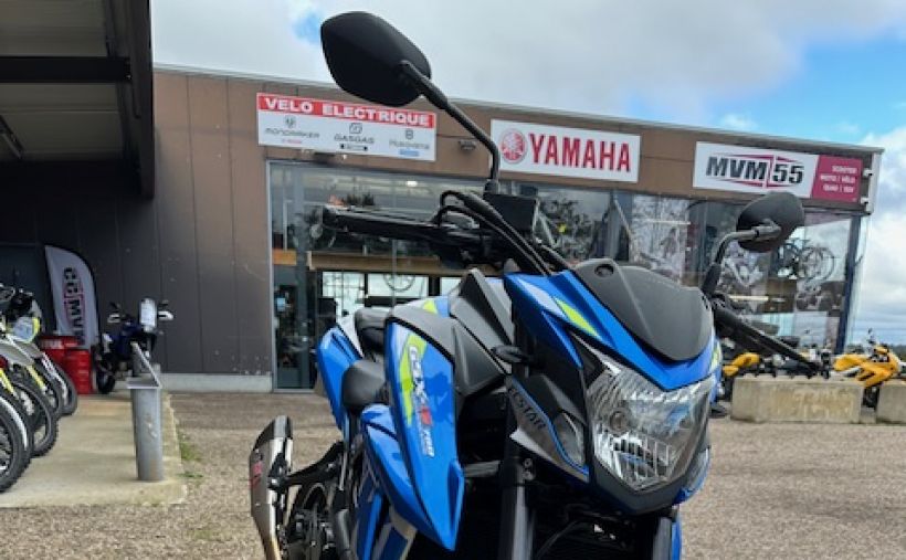 SUZUKI GSX 750 8