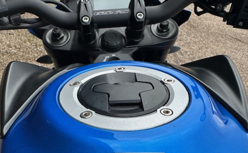 SUZUKI GSX 750 16