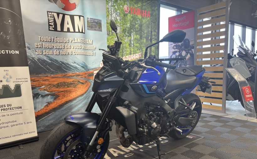 YAMAHA MT-09 6