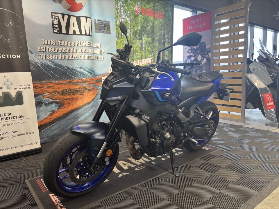 YAMAHA MT-09 6