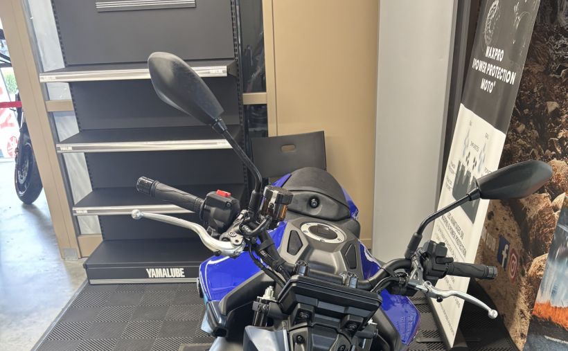 YAMAHA MT-09 4