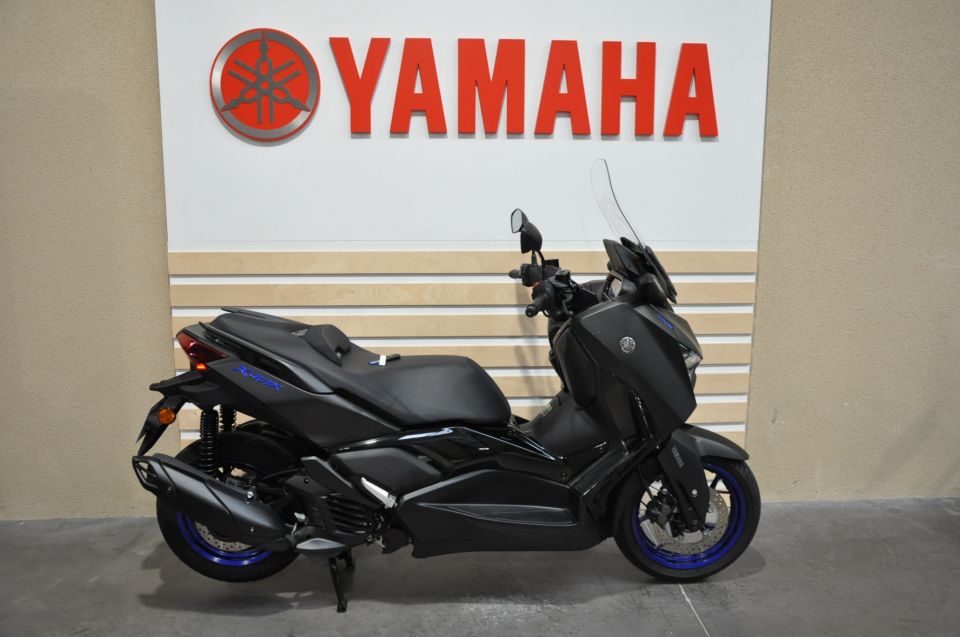 YAMAHA X-MAX 125 0