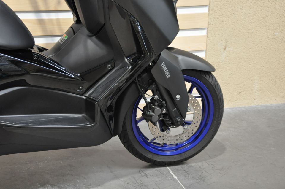 YAMAHA X-MAX 125 2