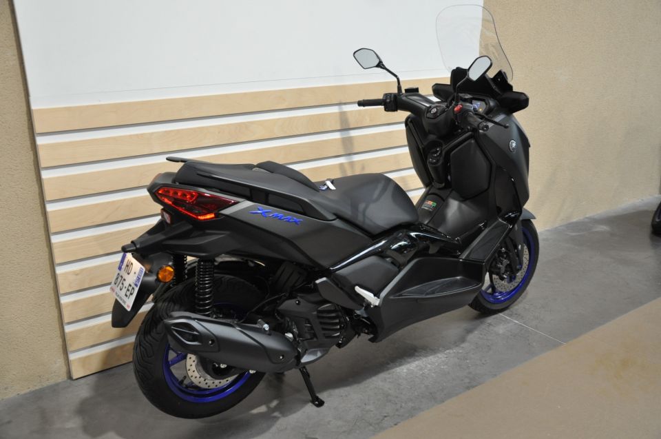 YAMAHA X-MAX 125 3